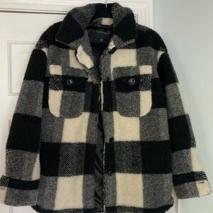 Bernardo Women’s button up Faux Fur/ Sherpa black and ivory plaid jacket size S